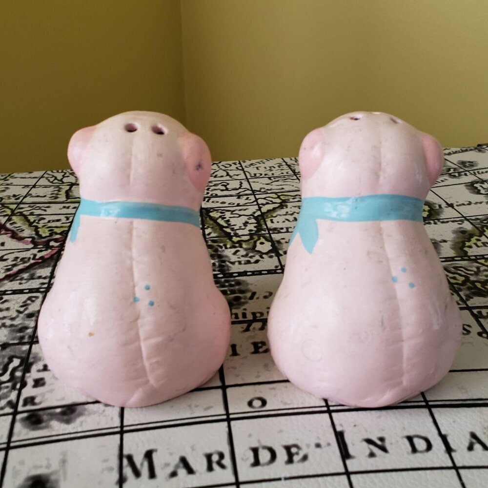 Vintage Ceramic Pig Salt & Pepper Shaker Set Pink With Blue Scarves 3 Inches - Picture 3 of 6